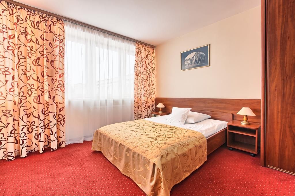 Hotel Renesans Zamość Habitación foto